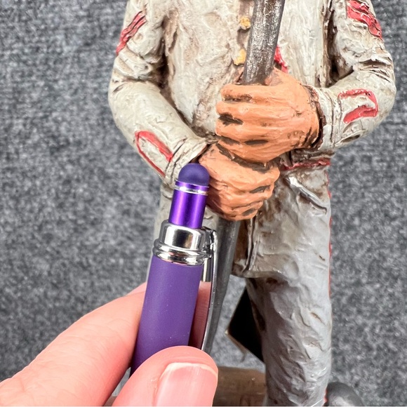 Cannoneer Confederate Soldier a Hand Painted sculpture by Michael Garmin 1991 - Picture 11 of 15